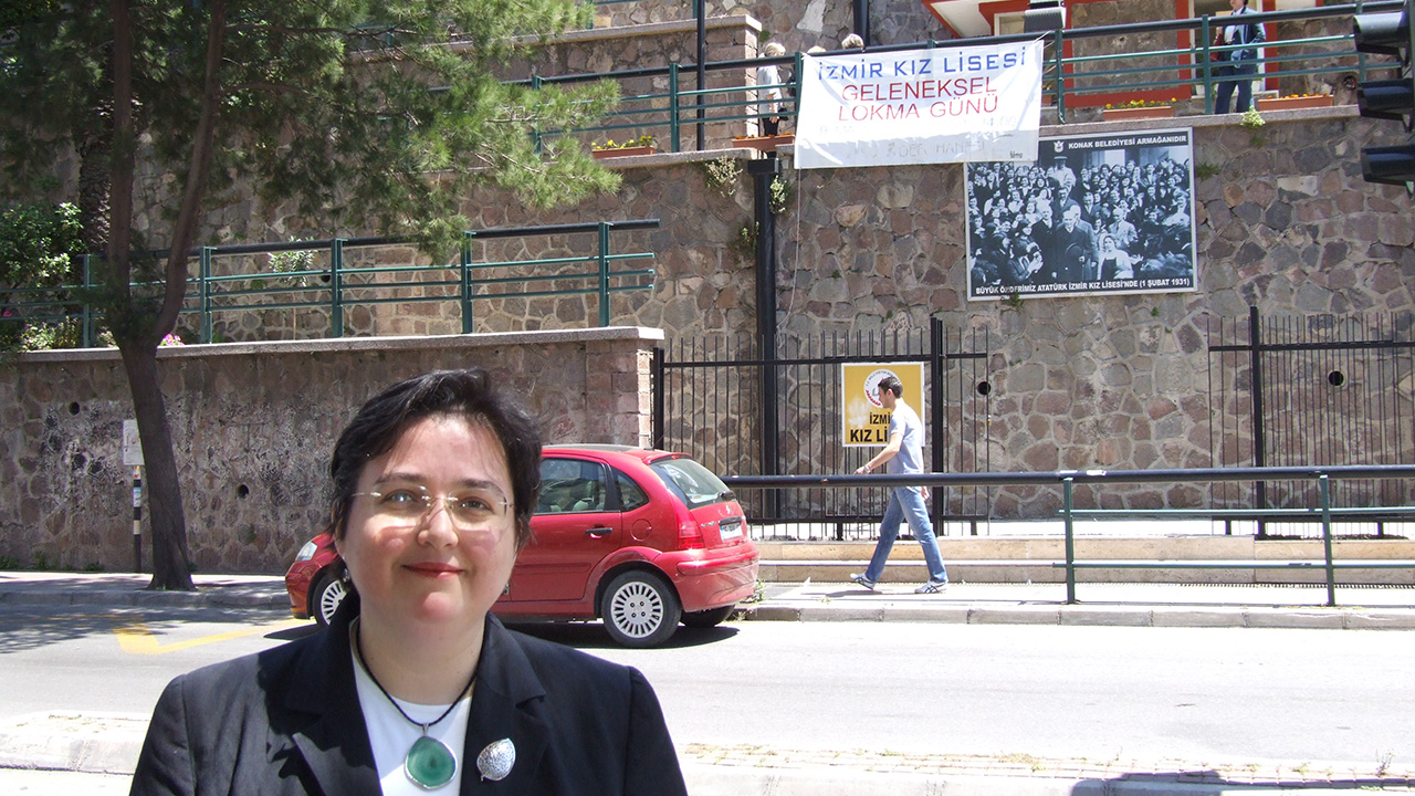 İzmir Kız Lisesi'nde anılarla başbaşa