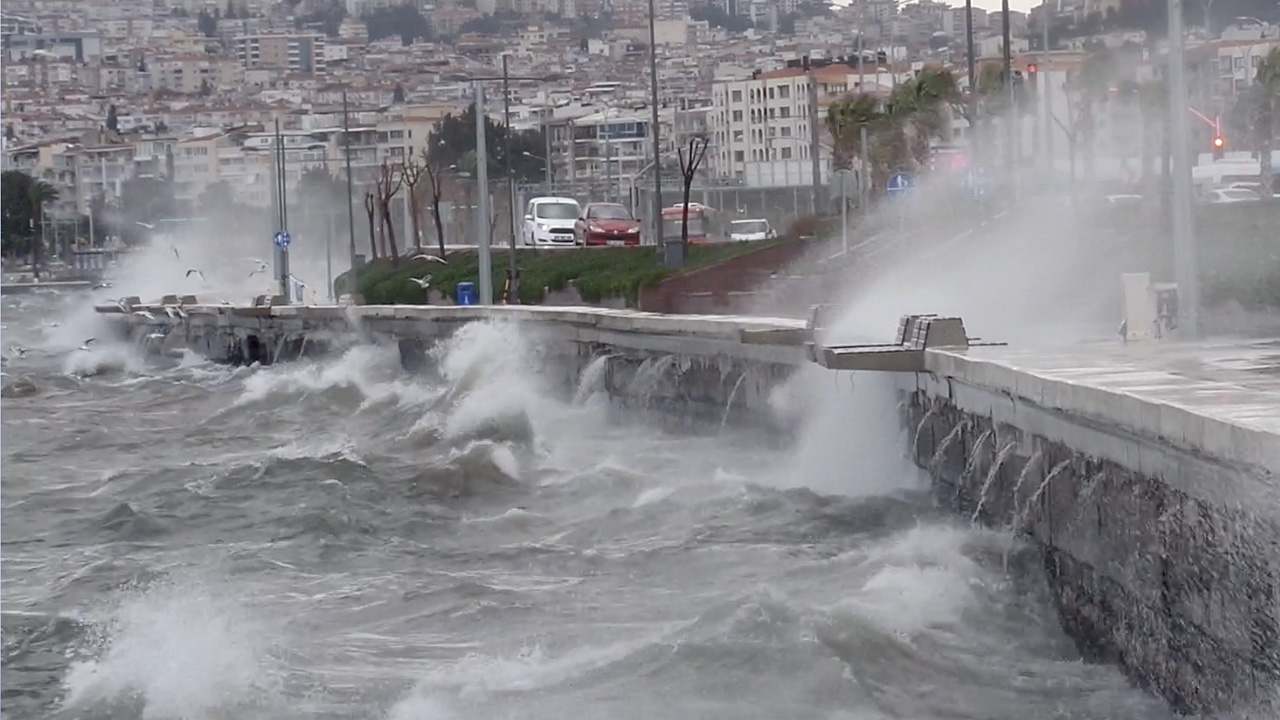 İzmir genelinde fırtına uyarısı