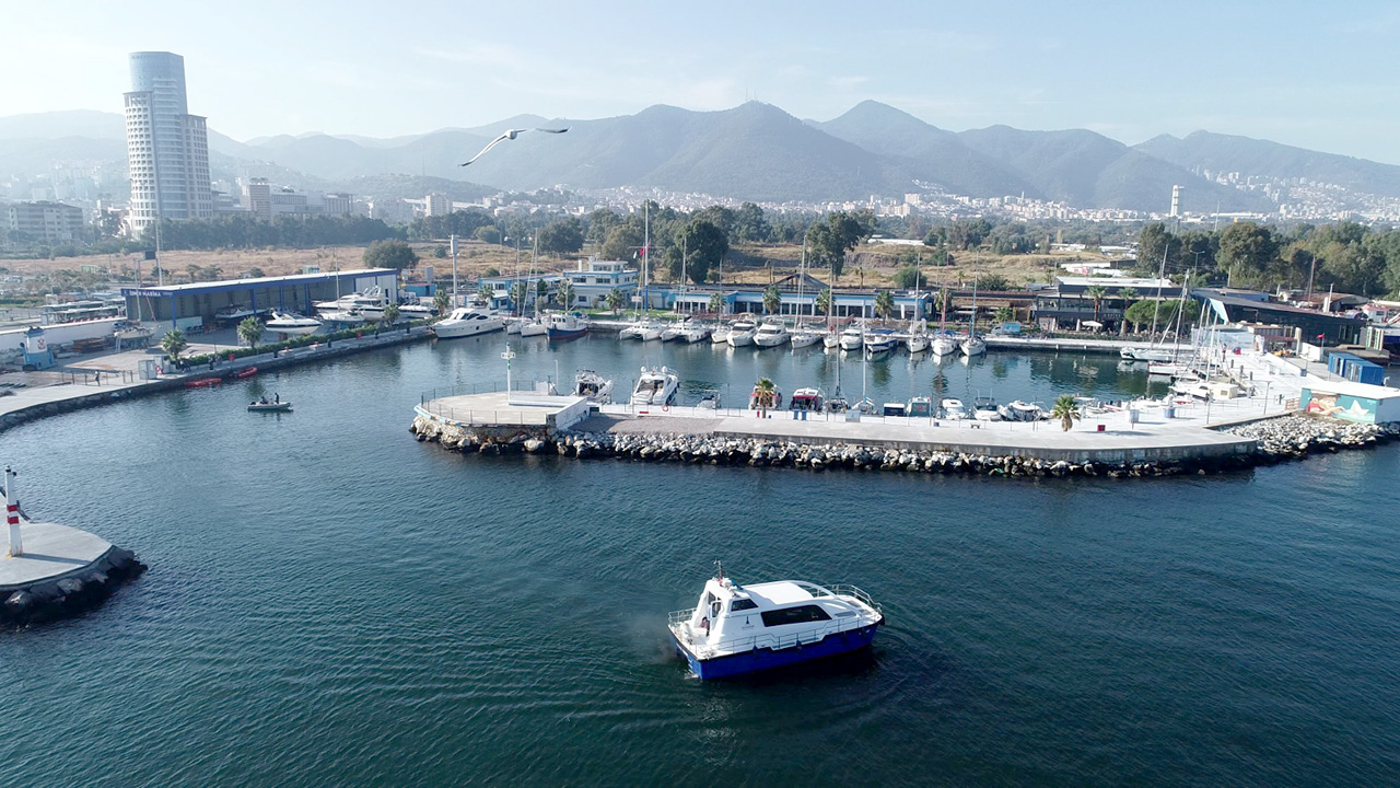 İzmir Marina’ya Mavi Bayrak verildi