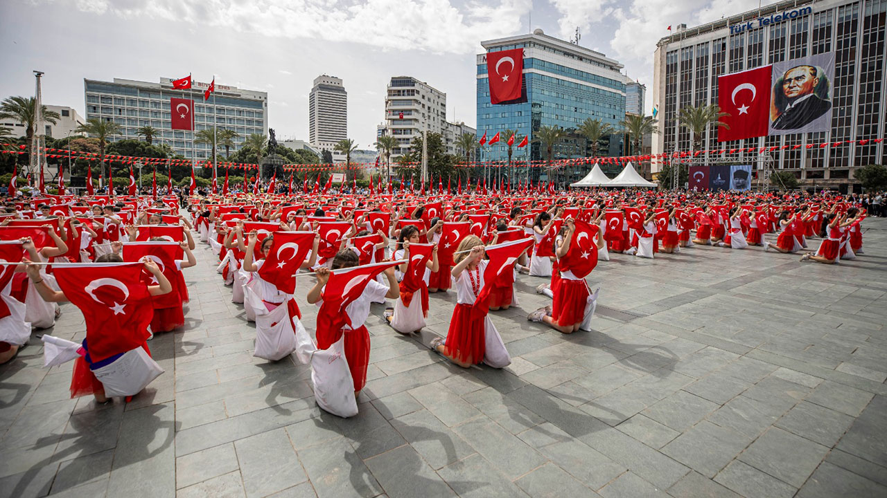 İzmir’de 23 Nisan coşkusu