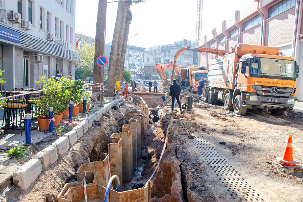 İZSU’dan Şehit Fethibey Caddesi’nde onarım çalışması