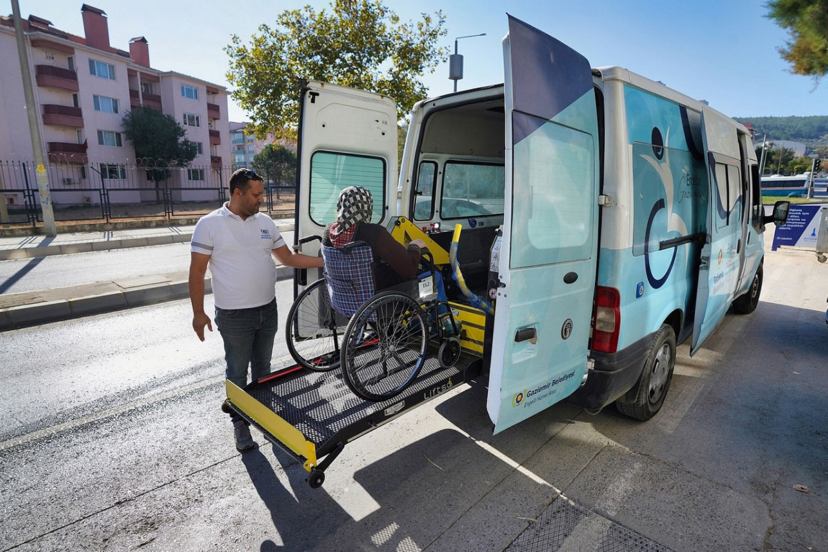 Gaziemir’de hasta ve engellilere ücretsiz nakil hizmeti