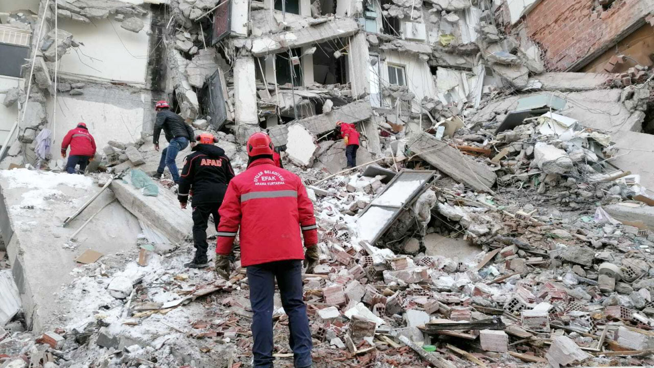Depremde yaşamını yitirenlerin sayısı 16 bini aştı