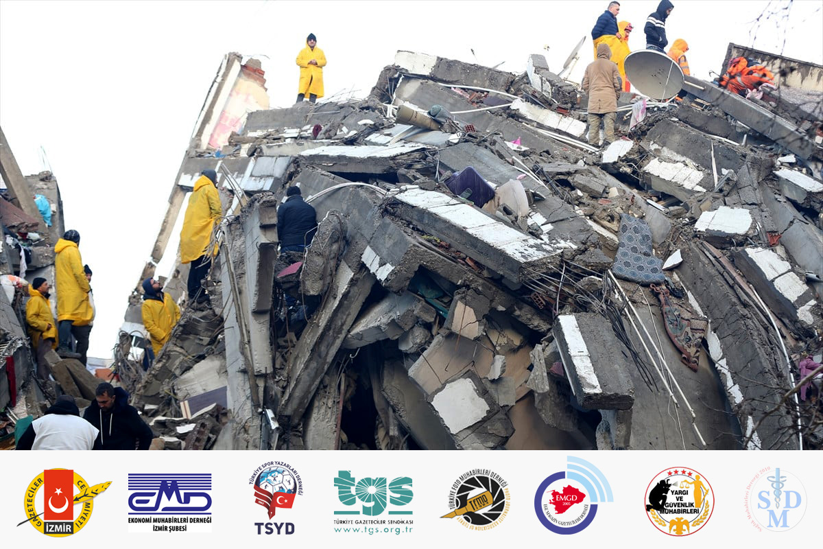 İzmirli gazeteciler depremzede meslektaşlarının yanında