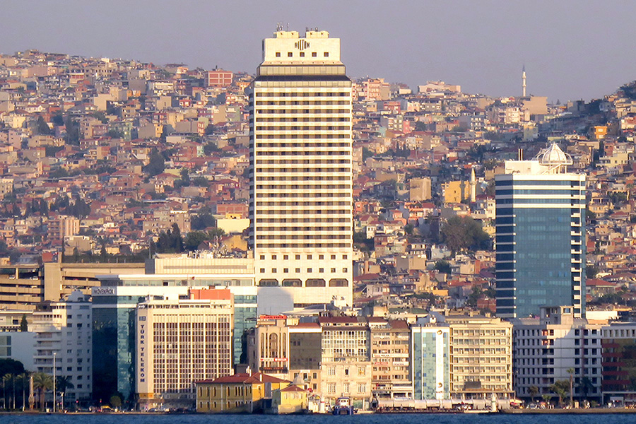 Eski İzmir Hilton Oteli binası depremzedelere açılacak