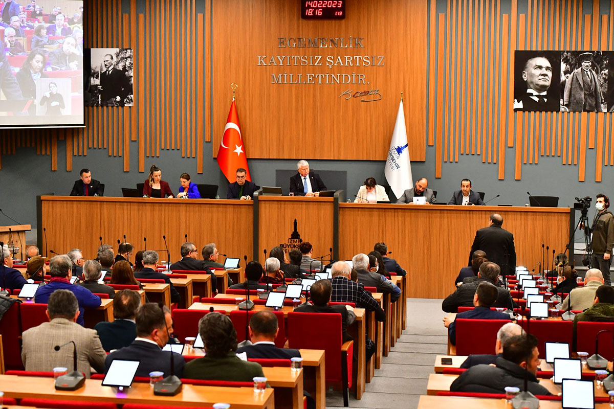 Büyükşehir’den depremzede çiftçilere yem desteği