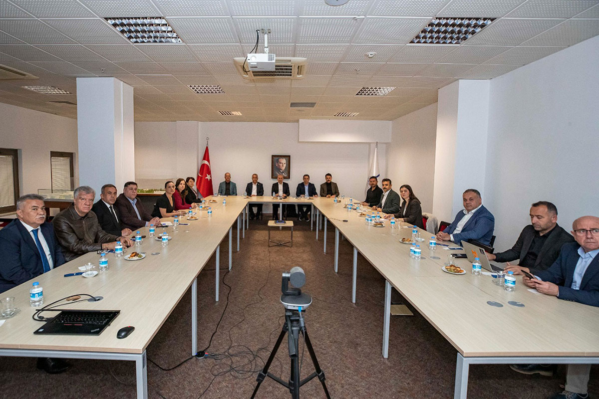 Soyer, başkanlara Osmaniye’de yapılan deprem çalışmalarını anlattı
