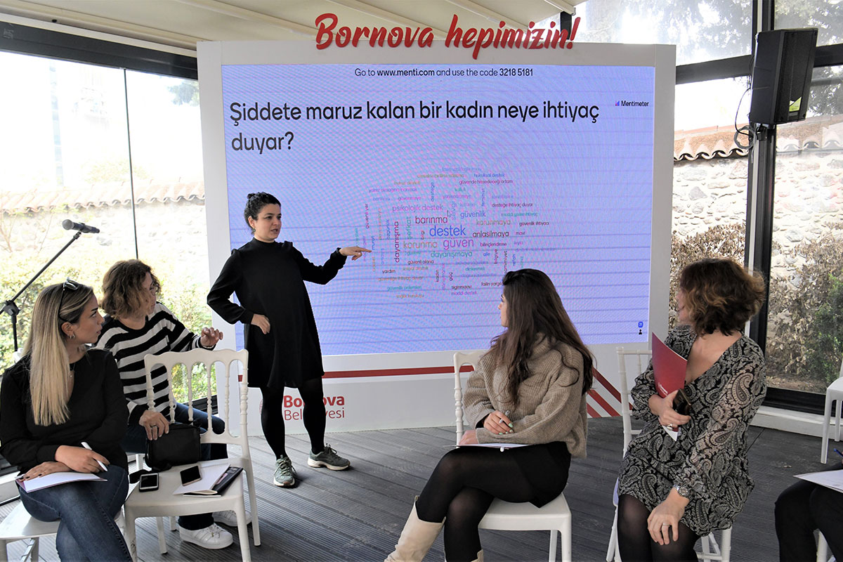 Kadınlar kadına şiddeti konuştu