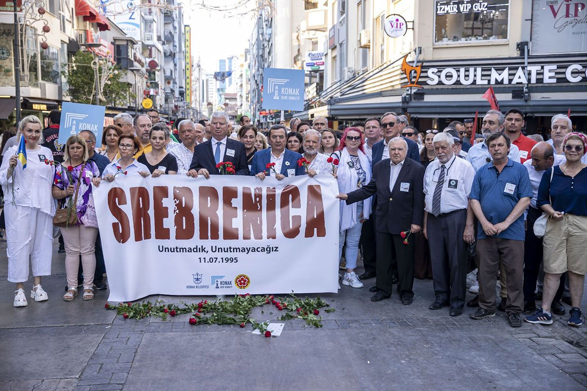 Srebrenica soykırımı kurbanları İzmir'de törenlerle anıldı