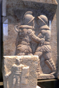 Berlin - Neues Museum - Efes - Dövüşen Gladyatörler yontusu