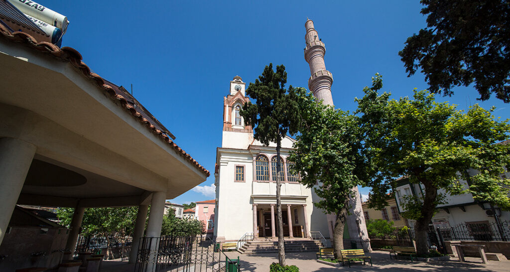 Ayvalık’ta zamanı taşıyan bir yapı: Saatli Cami