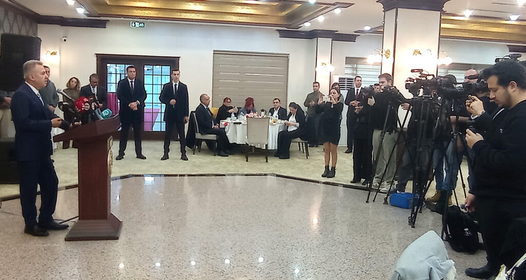 Vali Elban: Gazetecilik en çok zorlanan meslek