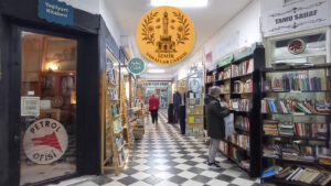 Nebioğlu Pasajı "Sahaflar Çarşısı" tabelasını bekliyor