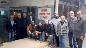 İzmir Sahaflar Çarşısı tabelasını astı