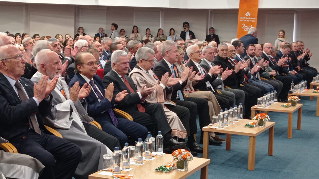 İzmir Ekonomi Üniversitesi 25 yaşında