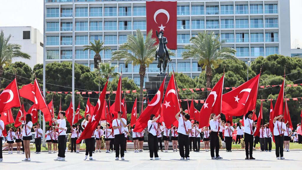 Atatürk'ü Anma, Gençlik ve Spor Bayramı kutlanıyor