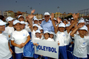 Konak Belediyesi’nin yaz spor okulları açıldı