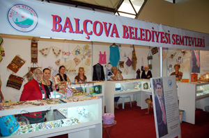 Balçova Belediyesi kursiyerleri fuarda stand açtı