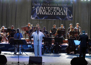 Kent Orkestrası Neco ile coşturdu
