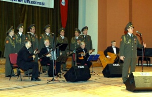 Rus Ordu Korosu müzikseverleri coşturdu