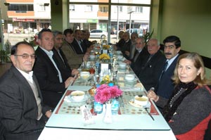 Gaziemir Belediye Başkanı eski muhtarlarla bir araya geldi
