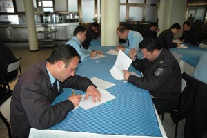 Aday memur zabıtalar sınavda ter döktü