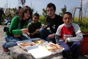 "Abla, ağabey ve kardeşler piknik yaptı