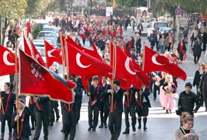 İTK öğrencilerinden geleneksel yürüyüş