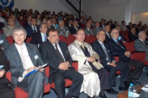 İzmir ekonomisinin sanayileşme sorunları tartışıldı