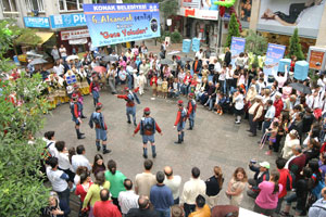 Alsancak'ta şenlik başladı