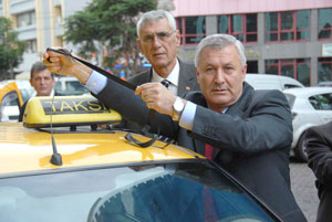 İzmirli taksiciler terörü protesto etti