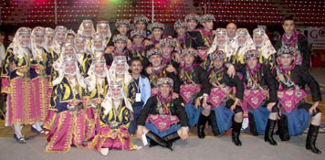 E.Ü. Türk Halk Dansları Topluluğu 300 üyeli