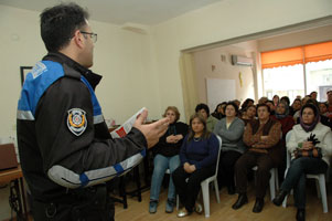 Balçova'da kadınlara kapkaç semineri 