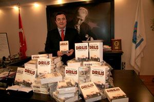 Batur öğretmenlere "Diriliş"i armağan ediyor