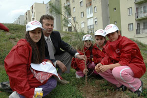 Balçovalı öğrenciler fidan dikti