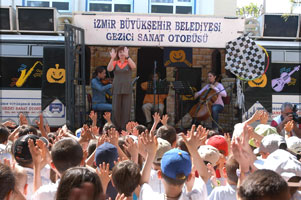 Çocuklar ve kadınlar sanatla ve kentle tanışıyor