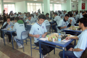 Öğrenci yurtlarında satranç heyecanı