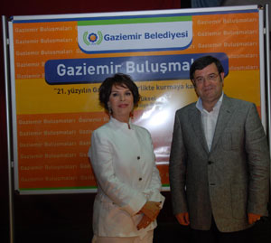 Gaziemirliler Hülya Koçyiğit’le buluştu