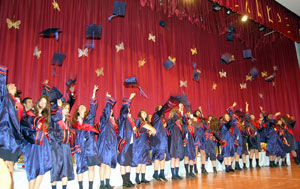 TED Koleji öğrencilerinin mezuniyet sevinci 