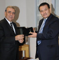 Kazakistan Büyükelçisi’nin ilk ziyareti İzmir’e 