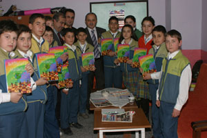 Bergama Belediyesi’nin okullara desteği sürüyor 