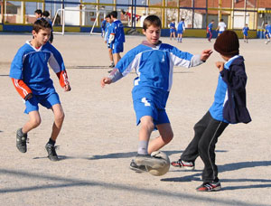 Ege Mahallesi ve Yeşilyurt’a futbol okulları açıldı