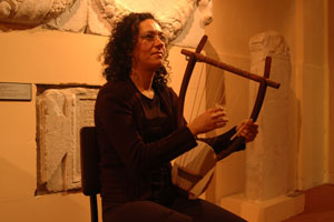 Yeniden yapılan antik çalgı "lyra" tanıtıldı