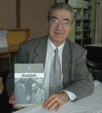 “Az Bilinen Yönleriyle Atatürk” kitabı ikinci baskısında