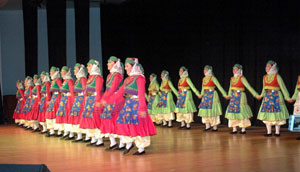 Halk Dansları Topluluğu görsel şölen sundu