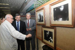 Atatürk fotoğrafları Konak Metro İstasyonu’nda 