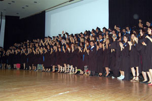 EÜ İletişim Fakültesi’nden 250 genç mezun oldu