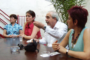 Küba Büyükelçisi Abascal İzmirli kadınlarla söyleşti