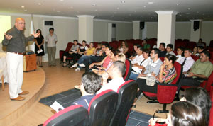 Karabağlar Belediyesi personeli eğitiliyor