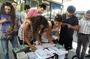 Egeli öğrenciler ücretsiz 525 kampanyası düzenledi